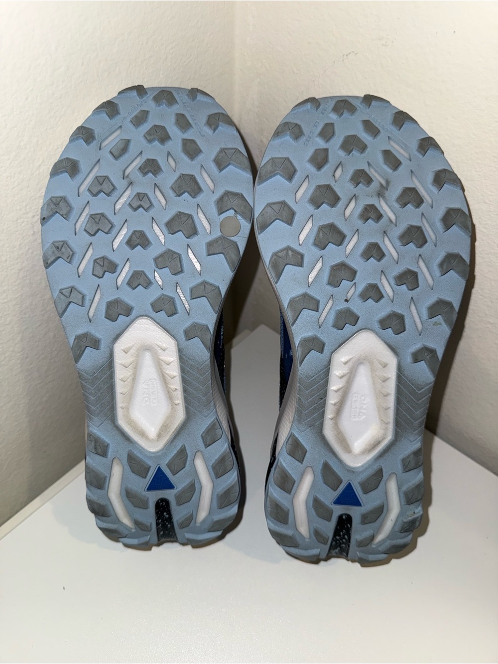 Brooks Blue Running Sneakers with Black & Pink Details - Picture 6 of 6